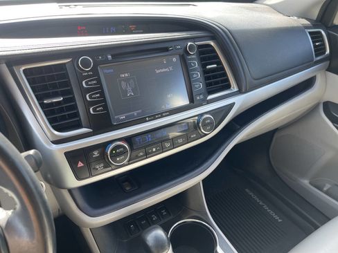 Used 2018 Toyota Highlander XLE image 14