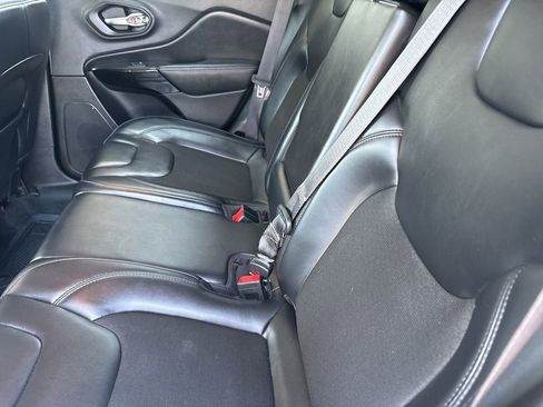Used 2020 Jeep Cherokee Latitude Plus AWD/4WD image 28