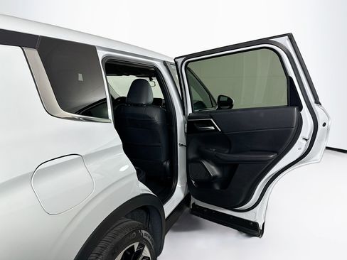 Used 2024 Mitsubishi Outlander SE AWD/4WD image 31