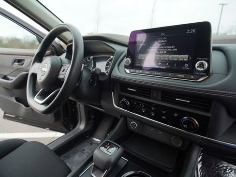 Used 2023 Nissan Rogue S image 61