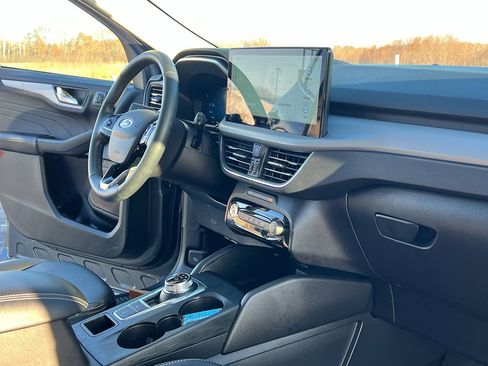 Used 2025 Ford Escape Platinum image 28