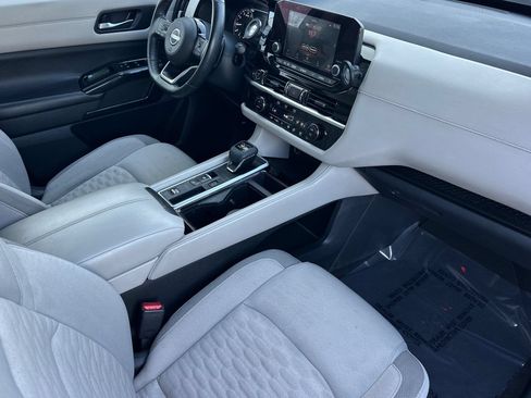 Used 2022 Nissan Pathfinder SV w/ SV Black Package FWD image 21