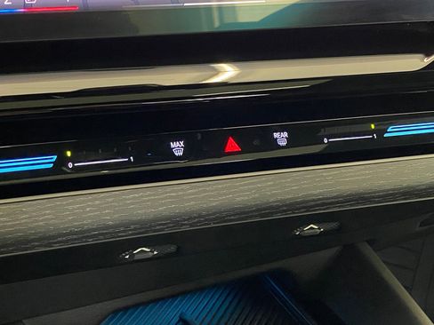 Used 2025 BMW 530i xDrive w/ M Sport Package image 18