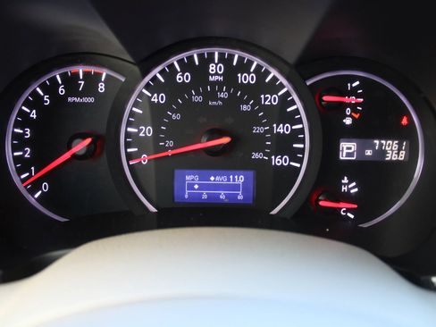 Used 2015 Nissan Quest S image 8