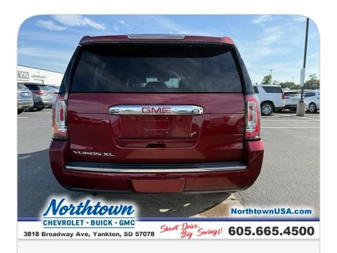 Used 2017 GMC Yukon XL Denali w/ Open Road Package AWD/4WD image 9