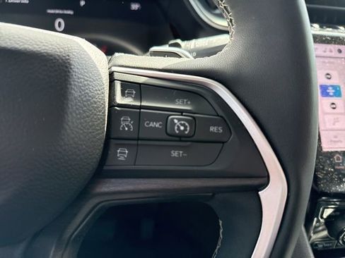 Used 2023 Jeep Grand Cherokee Limited w/ Luxury Tech Group II image 24