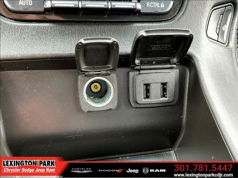 Used 2018 Chevrolet Suburban LT AWD/4WD image 15