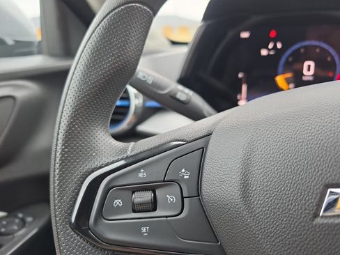Used 2025 Chevrolet Trax LT FWD image 27