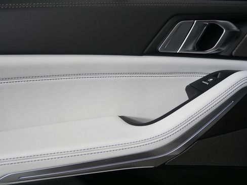 Used 2026 BMW X5 xDrive40i w/ Climate Comfort Package image 13