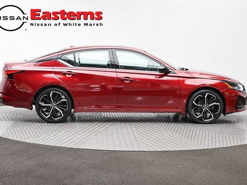 Used 2023 Nissan Altima 2.5 SR w/ SR Premium Package FWD image 4