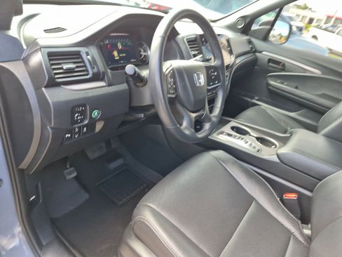 Used 2025 Honda Passport EX-L image 16