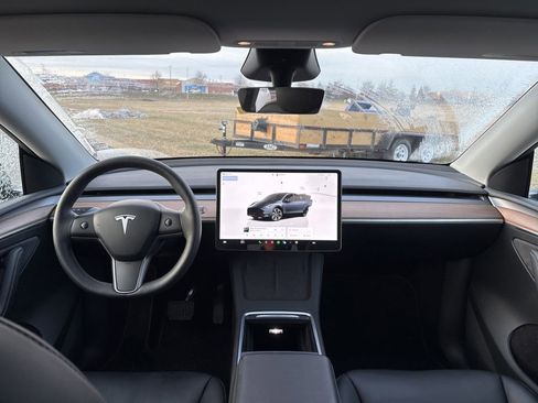 Used 2024 Tesla Model Y Long Range image 19