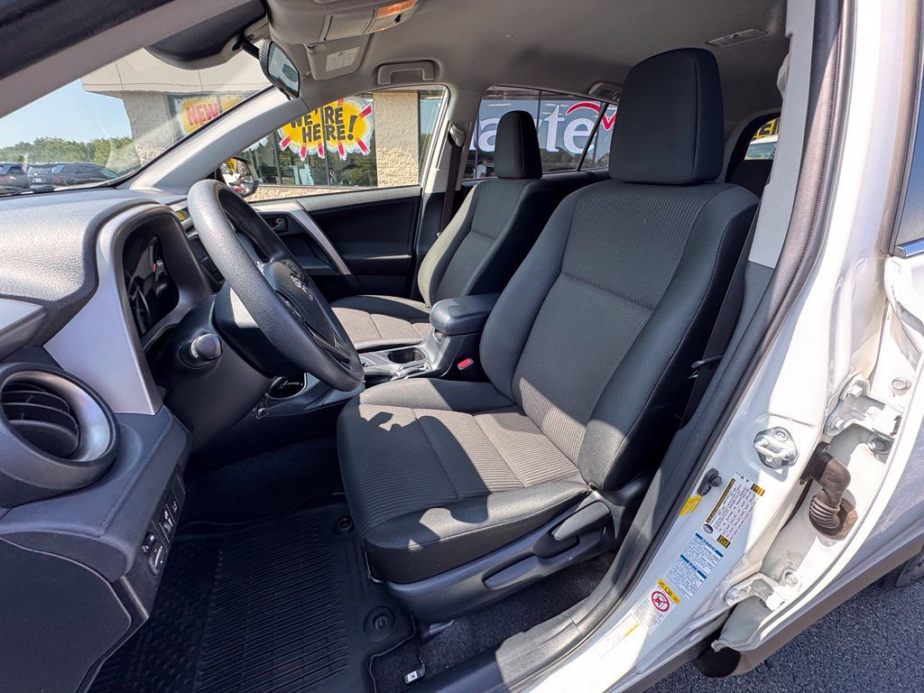 Used 2018 Toyota RAV4 LE w/ All Weather Liner Package AWD/4WD image 30