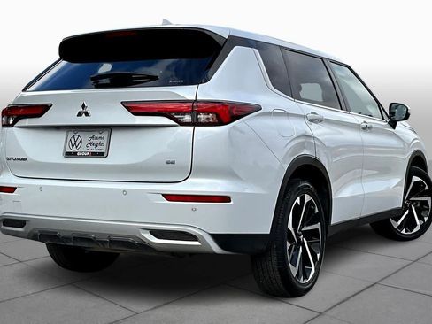 Used 2023 Mitsubishi Outlander SE image 12