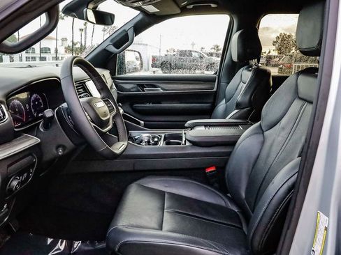 Used 2024 Jeep Wagoneer L Series II w/ Flexible Seating Group image 21