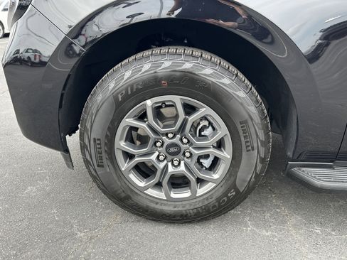 Used 2025 Ford Expedition Active image 4