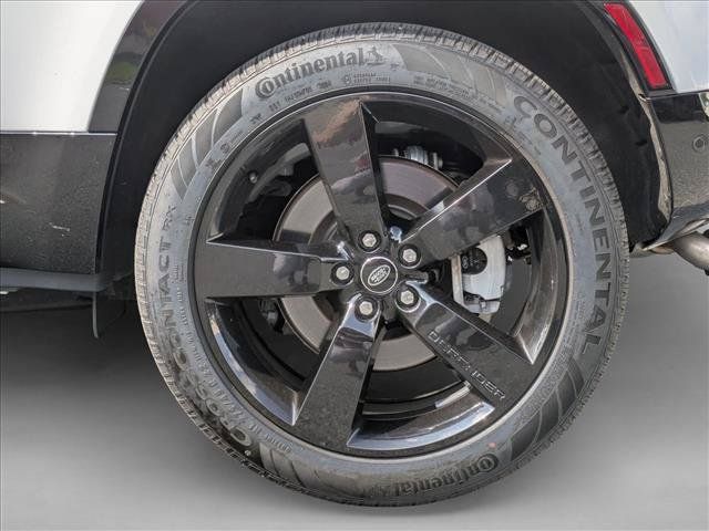 Certified 2025 Land Rover Defender 110 X-Dynamic SE AWD/4WD image 25