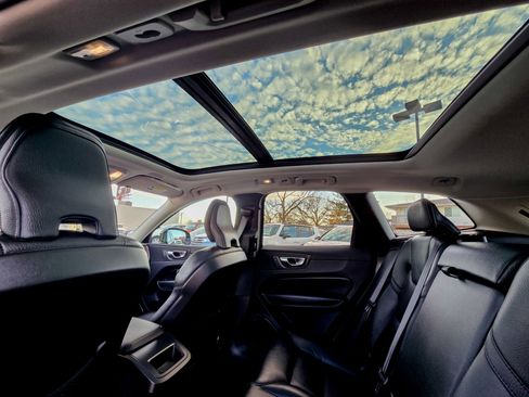 Used 2024 Volvo XC60 B5 Plus image 8