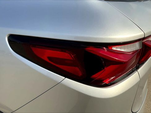 Used 2019 Chevrolet Blazer LT image 25