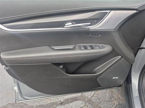 Used 2024 Cadillac XT6 Sport image 40