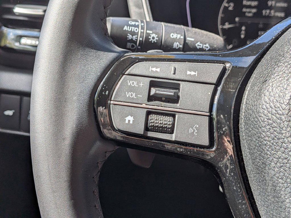 Used 2025 Honda Pilot Touring image 16