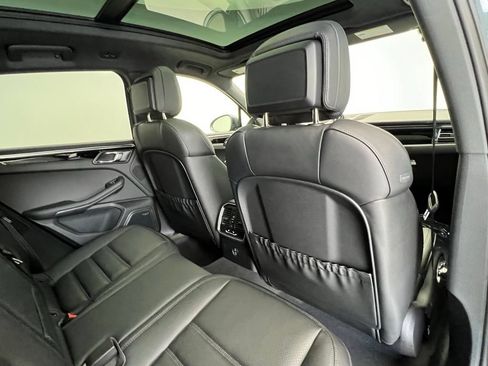 Used 2026 Porsche Macan AWD/4WD image 16