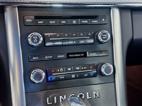 Used 2012 Lincoln MKS AWD image 16
