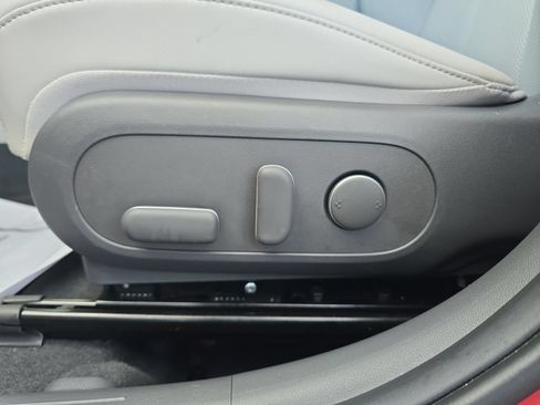 Used 2024 Hyundai Kona Limited FWD image 16