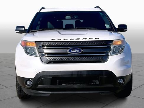 Used 2015 Ford Explorer XLT w/ Equipment Group 202A image 3