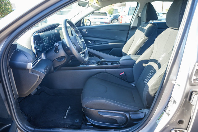 Certified 2025 Hyundai Elantra SEL FWD image 20