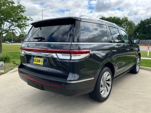 Used 2023 Lincoln Navigator Reserve AWD/4WD image 4