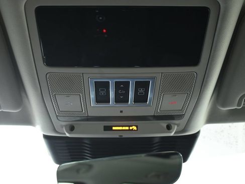 Used 2024 Land Rover Discovery S AWD/4WD image 49