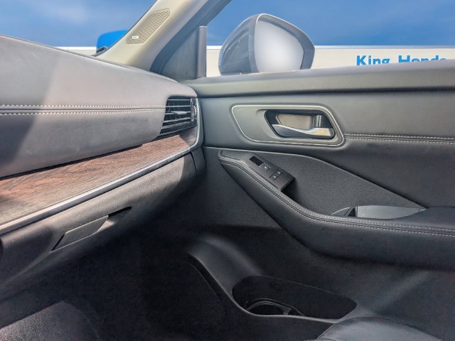 Used 2024 Nissan Rogue Platinum w/ Platinum Premium Package FWD image 31