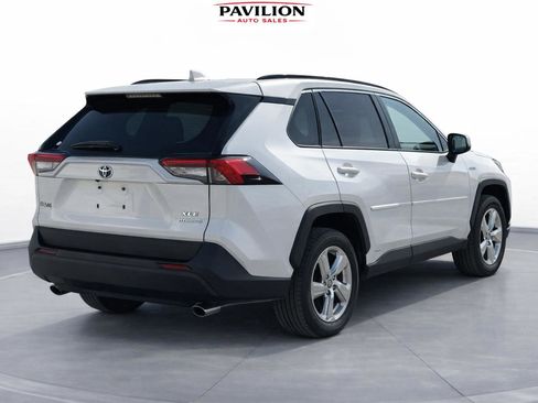 Used 2021 Toyota RAV4 XLE Premium image 7