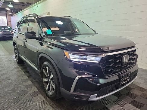 Used 2023 Honda Pilot Touring image 3
