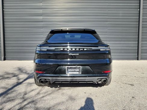 Certified 2024 Porsche Cayenne Coupe image 6