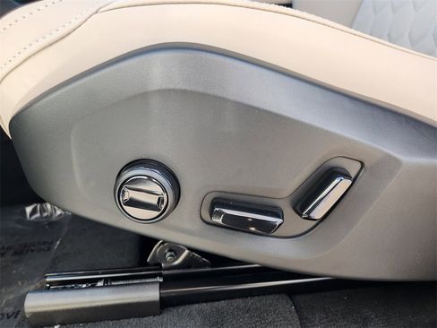 New 2026 Volvo XC90 T8 Plus image 13