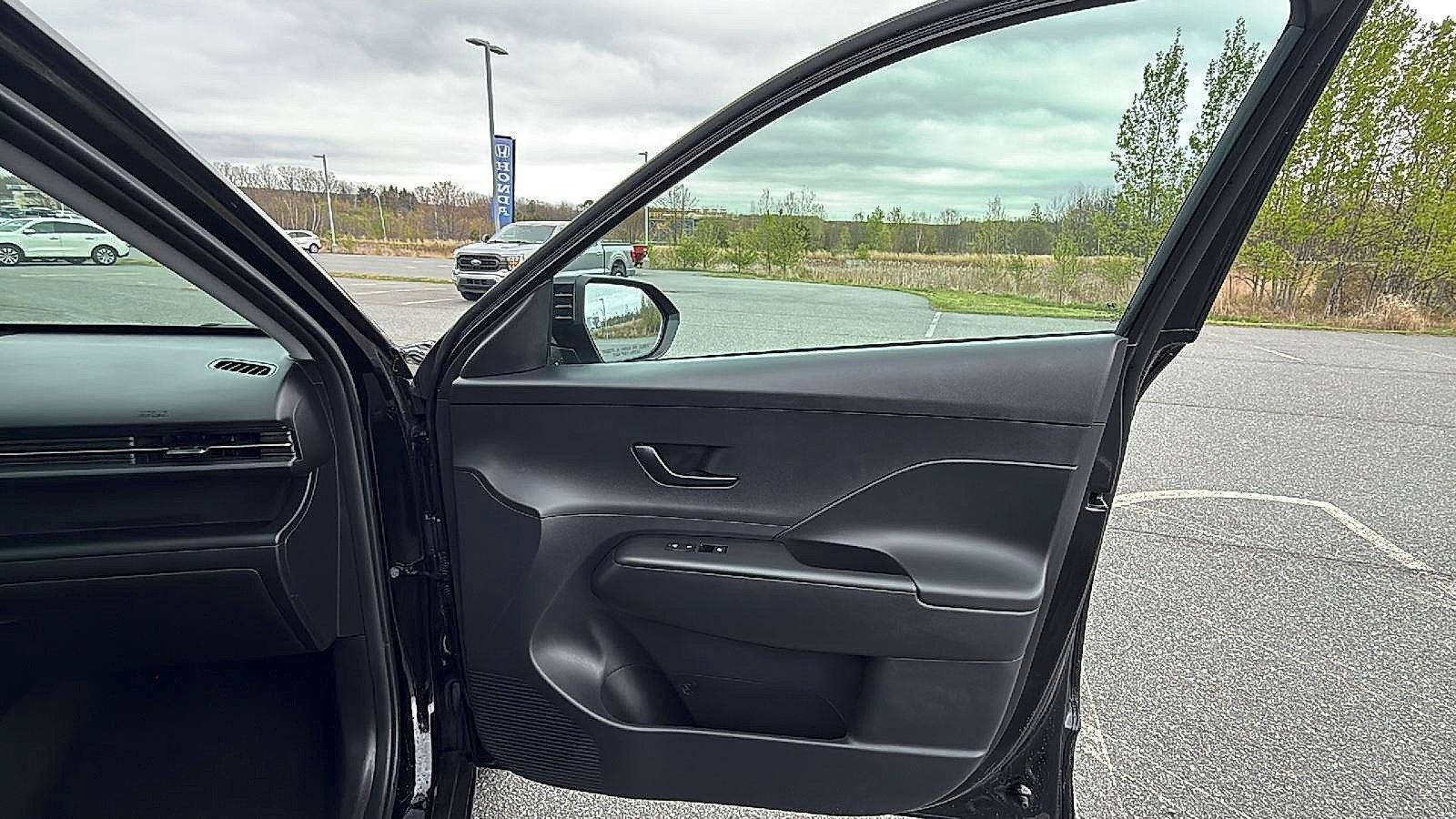 Used 2024 Hyundai Kona SEL FWD image 17