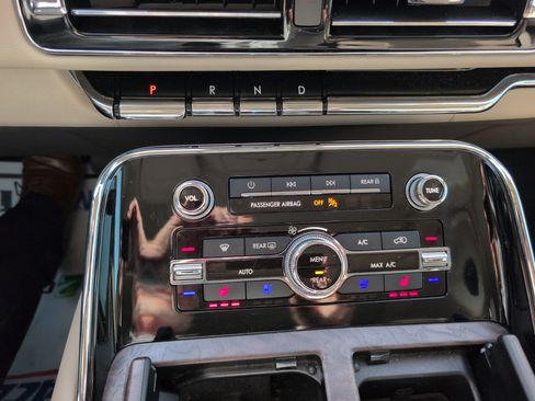 Used 2024 Lincoln Navigator L Reserve image 25