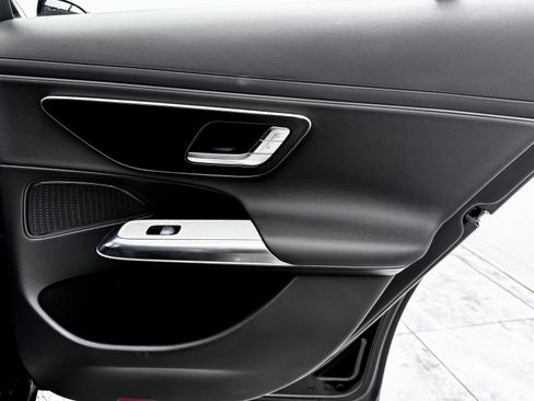 Used 2025 Mercedes-Benz E 350 4MATIC Sedan image 32