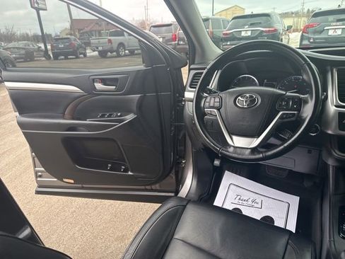 Used 2018 Toyota Highlander XLE image 20
