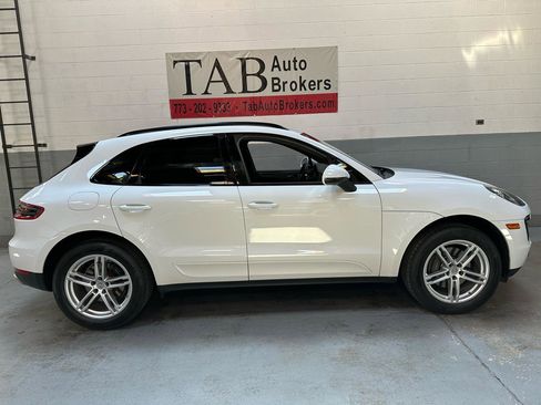 Used 2018 Porsche Macan AWD/4WD image 2