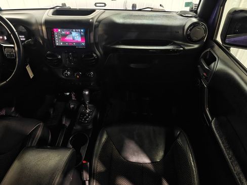Used 2016 Jeep Wrangler Unlimited Sahara AWD/4WD image 32