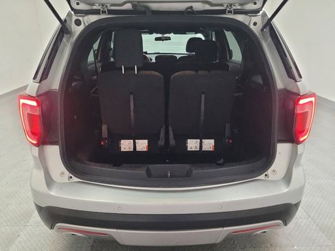 Used 2017 Ford Explorer XLT image 29