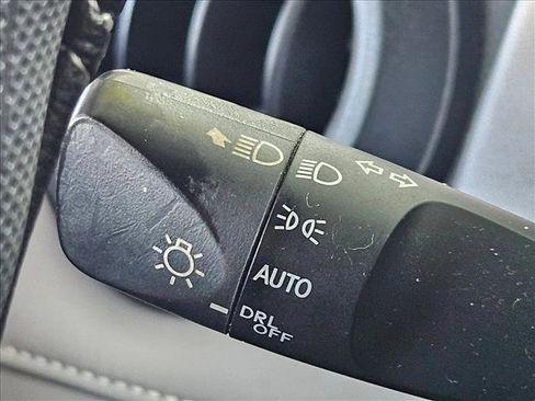 Used 2018 Toyota RAV4 LE AWD/4WD image 8