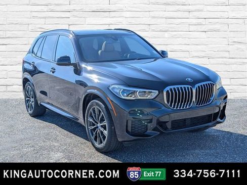 Used 2022 BMW X5 xDrive40i w/ M Sport Package AWD/4WD image 1