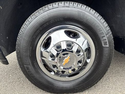 Used 2024 Chevrolet Silverado 3500 LT AWD/4WD image 11