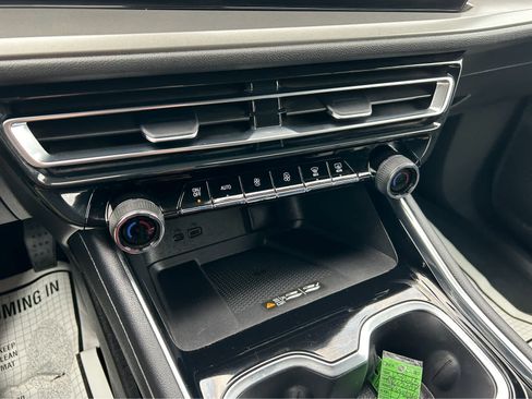 Used 2025 Chevrolet Traverse LT image 43