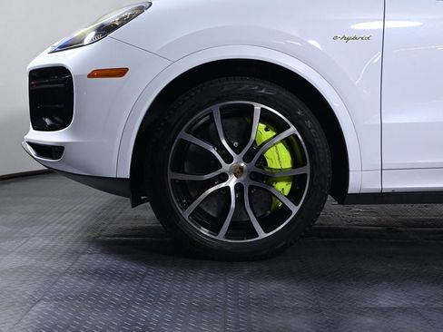 Certified 2023 Porsche Cayenne Turbo S AWD/4WD image 30