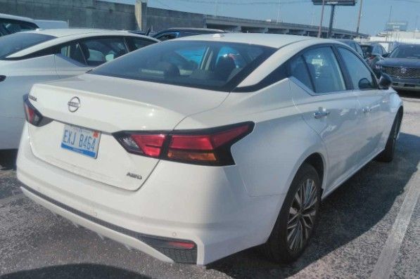Used 2025 Nissan Altima 2.5 SV AWD/4WD image 3
